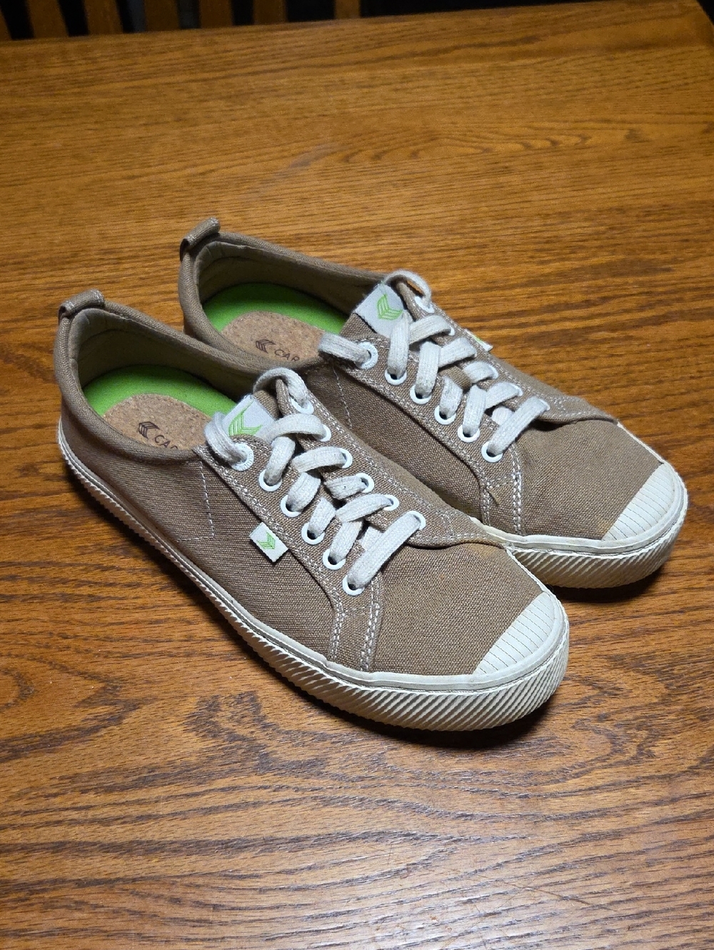 Cariuma Unisex Shoes M9/ W10.5